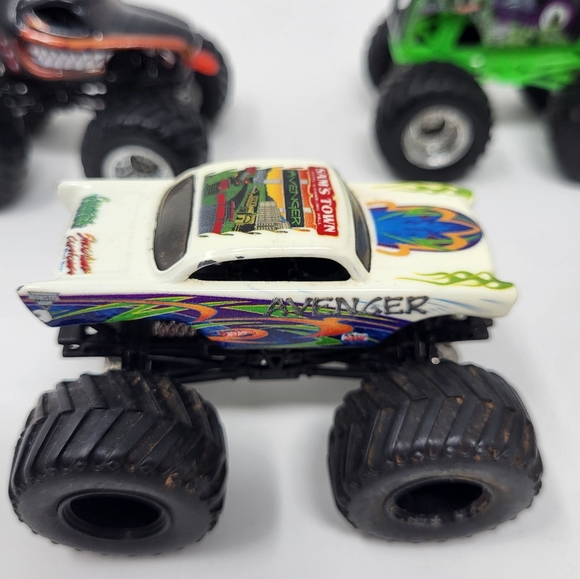 Bundle of 5 Hot Wheels Monster Jam Monster Trucks 1:64 lot#2 - Picture 4 of 10
